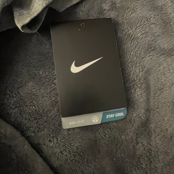 Nike Women's M Dri Fit V-Neck William & Mary Tee - NWT - Picture 4 of 6